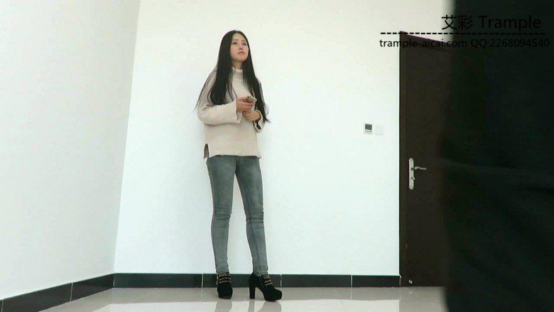 【网盘】超漂亮天依女主高跟骑乘，胯下舔鞋，遛狗！