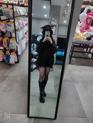 【网盘】【黑丝诱惑】素人姣姣黑丝短裙高跟鞋踩踏 YC-221208-2