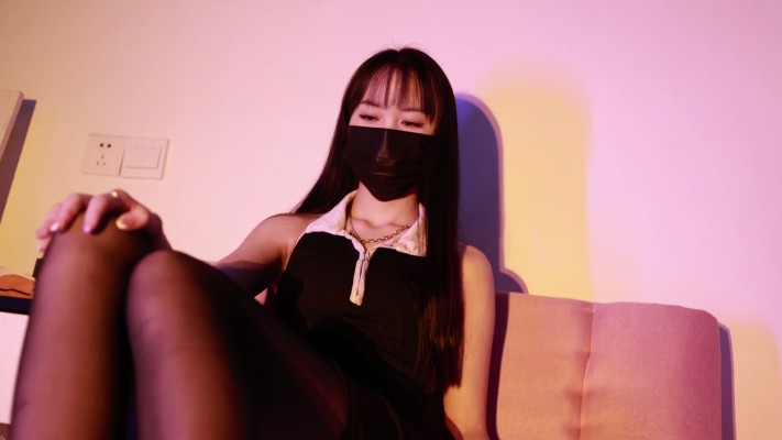 【网盘】【黑丝诱惑】素人姣姣黑丝短裙高跟鞋踩踏 YC-221208-2