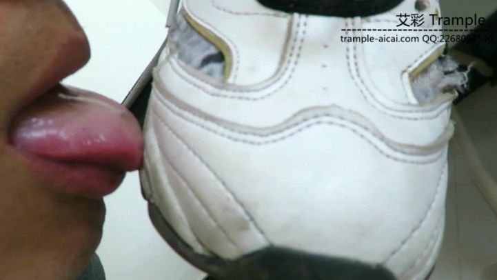 【网盘】偷舔熟睡中的00后天使女主鞋底闻棉袜!