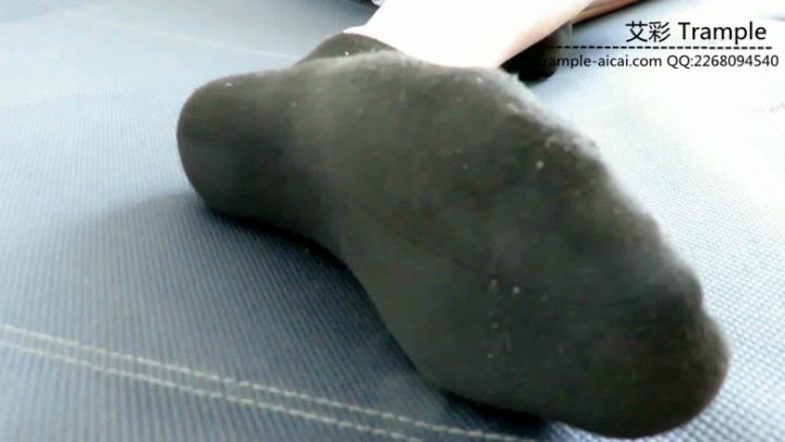 【网盘】偷舔熟睡中的00后天使女主鞋底闻棉袜!