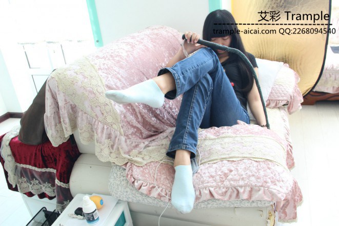 【网盘】【冰时代】极品嫩模小玉 脏帆布鞋臭袜子羞辱