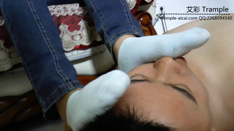 【网盘】【冰时代】极品嫩模小玉 脏帆布鞋臭袜子羞辱