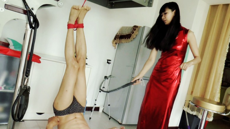 【网盘】【冰时代】嫩模Yui 倒吊鞭打脚虐贱奴