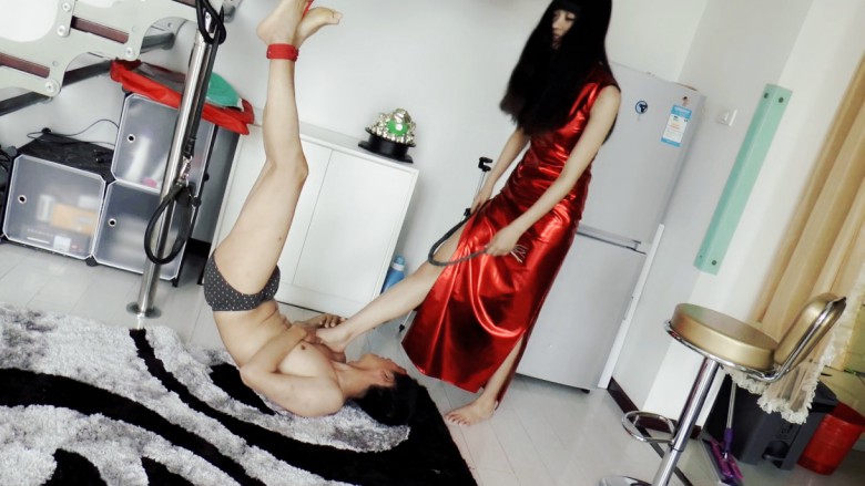 【网盘】【冰时代】嫩模Yui 倒吊鞭打脚虐贱奴