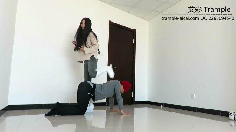 【网盘】天依女主骑乘贱狗，骑马骑脖子！