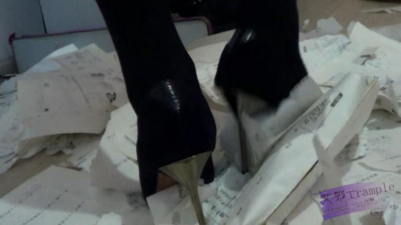 【网盘】黑冰S 黑丝高跟踩碎卷子欺负书呆子