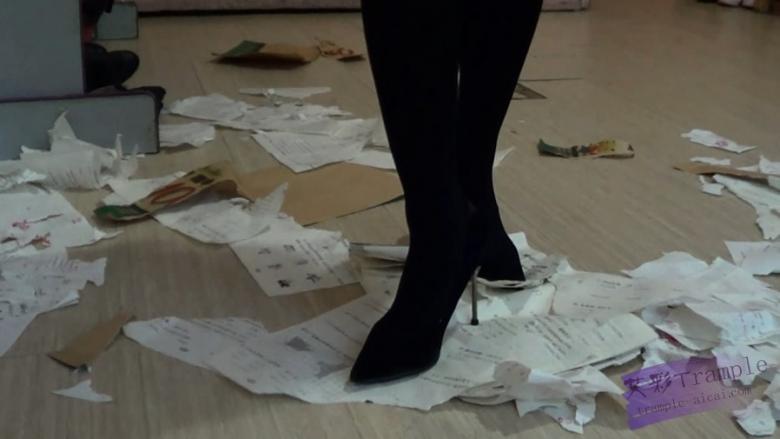 【网盘】黑冰S 黑丝高跟踩碎卷子欺负书呆子