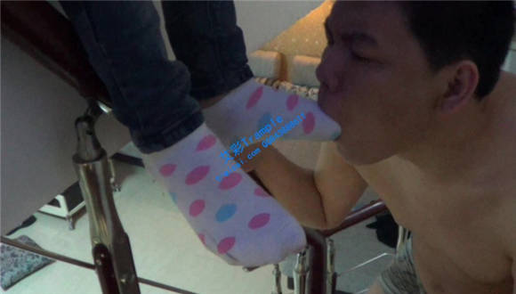 【网盘】极品臭袜子给你舔