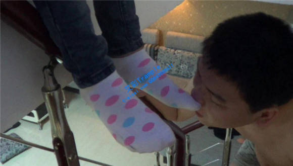 【网盘】极品臭袜子给你舔