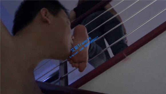 【网盘】极品臭袜子给你舔