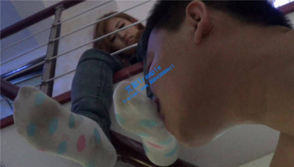 【网盘】极品臭袜子给你舔