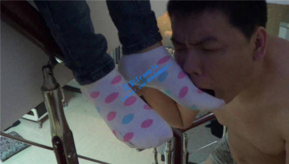 【网盘】极品臭袜子给你舔