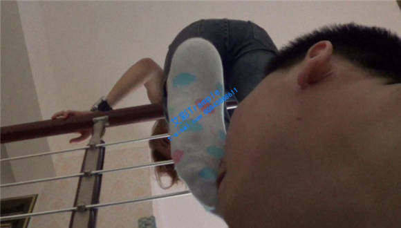 【网盘】极品臭袜子给你舔