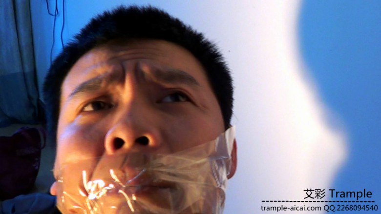 【网盘】黑冰踩着脸喂脚趾甲 舔靴底