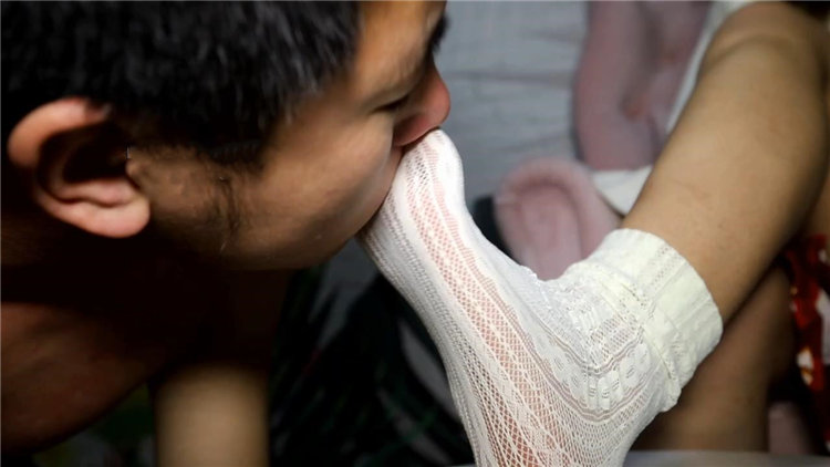 【网盘】【冰时代】喵女神洛丽塔 强制踩踏恋足 暴力KO（完整版）