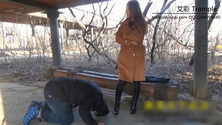 【网盘】傲柔公园强迫奴跪拜