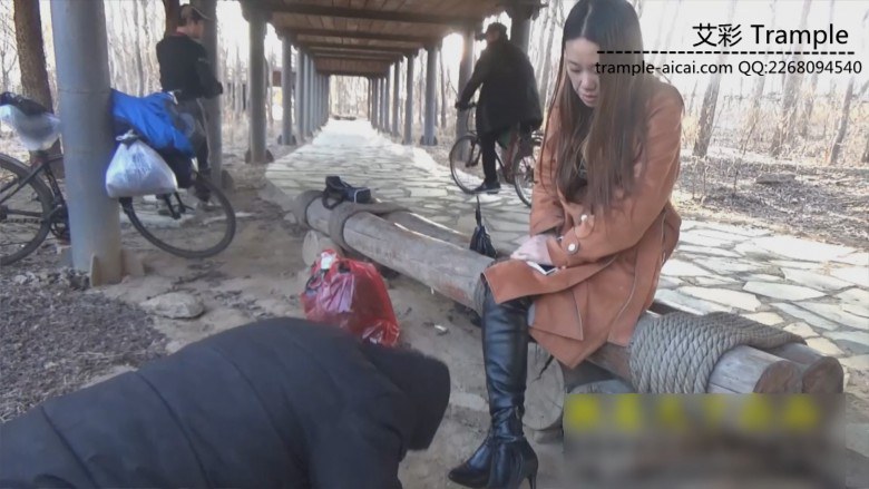 【网盘】傲柔公园强迫奴跪拜