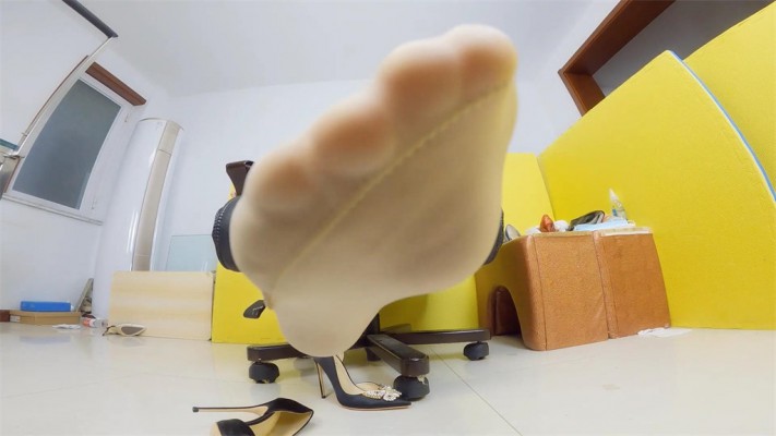 【网盘】【婧児小主】女上司晓G高跟鞋 丝袜脚羞辱支配业绩差的你 沦为她脚下的玩物YC-220411-3