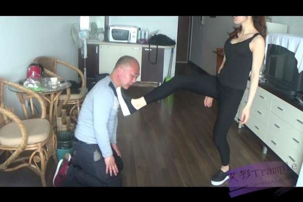 【网盘】燕子女主足打耳光肉垫