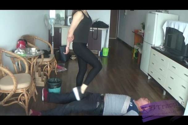 【网盘】燕子女主足打耳光肉垫