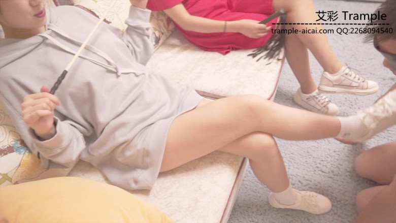 【网盘】南一,洛芸,宅七,3人白袜运动鞋调教