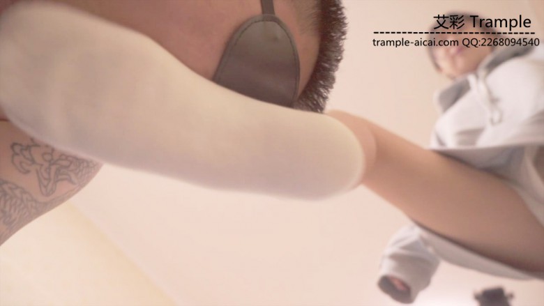 【网盘】南一,洛芸,宅七,3人白袜运动鞋调教