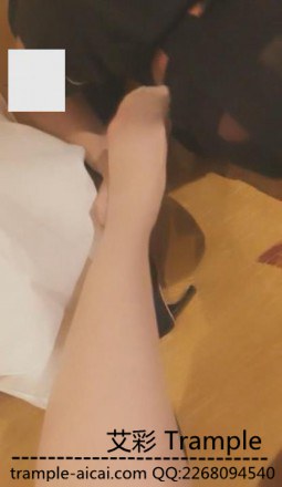 【网盘】VIVI调教现实中的朋友踩踏羞辱闻肉丝