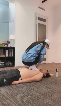 【网盘】【VIVI】调教装修工人