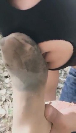 【网盘】【冷柔】户外脏鞋底泥丝袜调教痛并快乐着