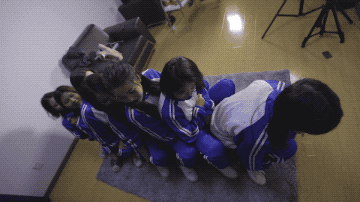 【网盘】订制7人校服坐脸羞辱