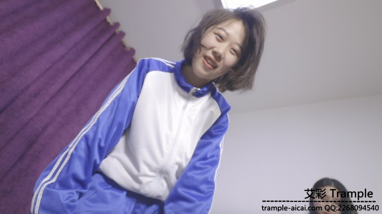 【网盘】订制7人校服坐脸羞辱