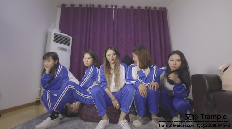 【网盘】订制7人校服坐脸羞辱