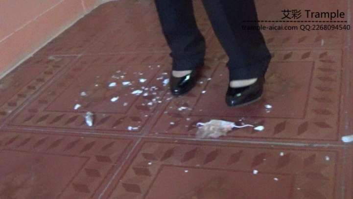 【网盘】女主职业装高跟物体粉碎.