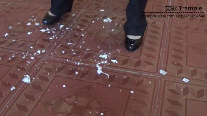 【网盘】女主职业装高跟物体粉碎.