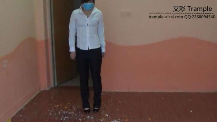 【网盘】女主职业装高跟物体粉碎.