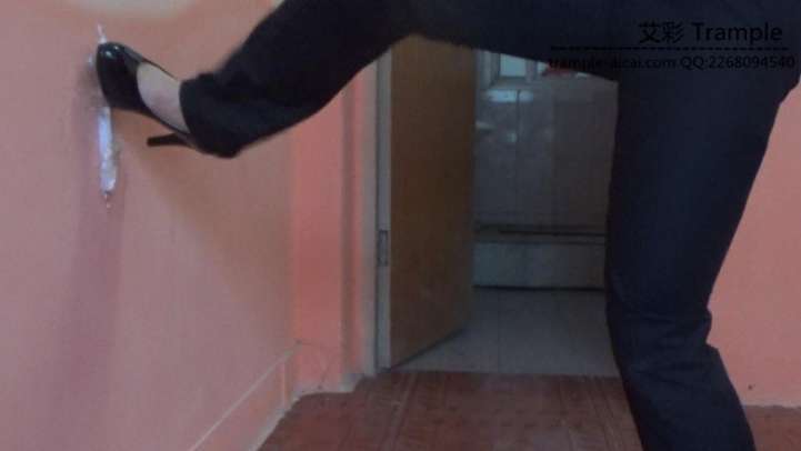 【网盘】女主职业装高跟物体粉碎.