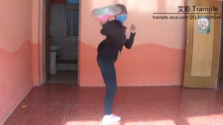 【网盘】跆拳道女教练防身术演练