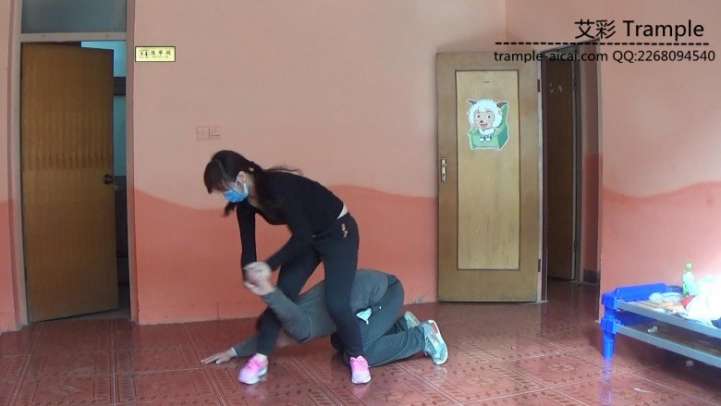 【网盘】跆拳道女教练防身术演练