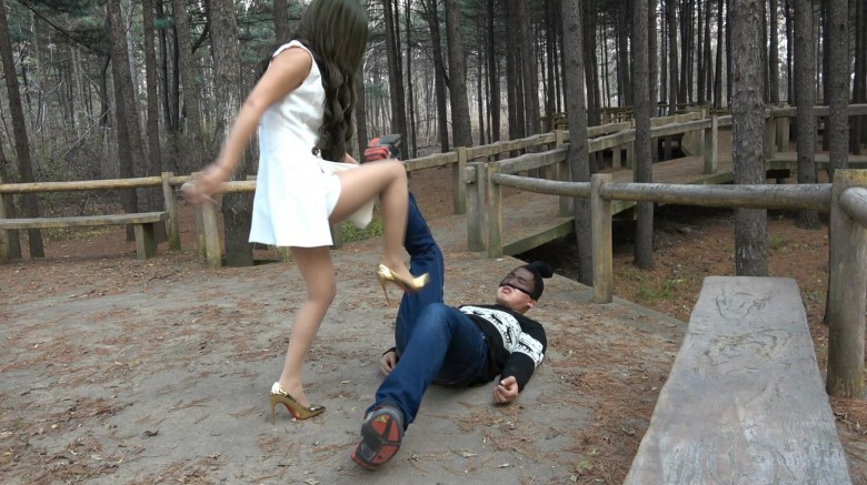 【网盘】冷柔野外暴虐贱货裆部