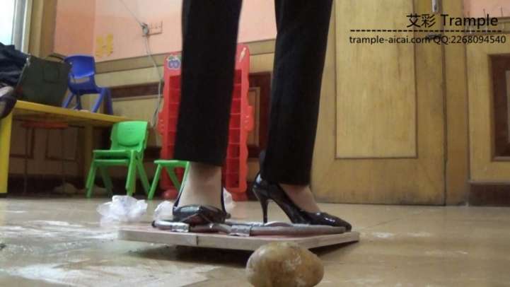 【网盘】职业装木板压碎