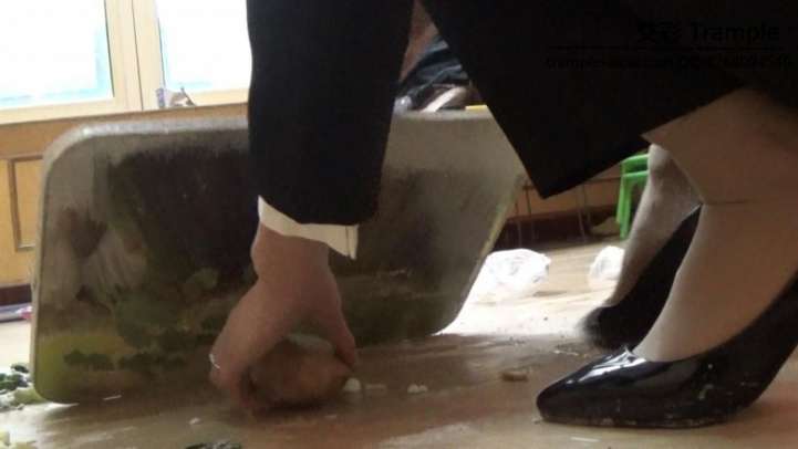 【网盘】职业装木板压碎