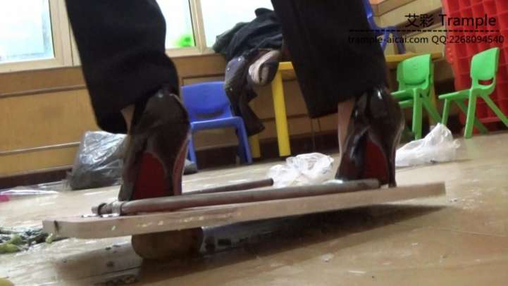 【网盘】职业装木板压碎