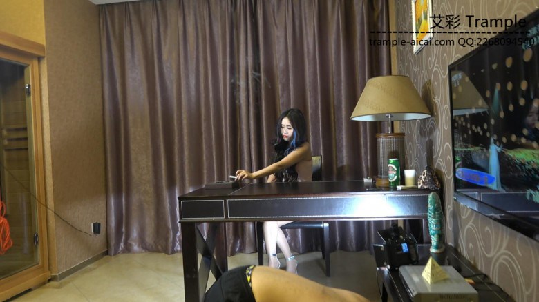 【网盘】超细高跟踩踏胖瘦奴