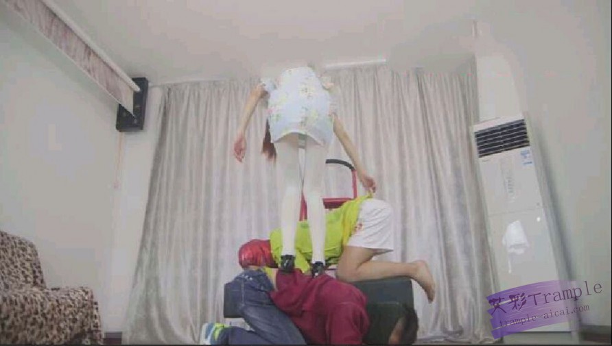 【网盘】甜甜女王调教双贱狗