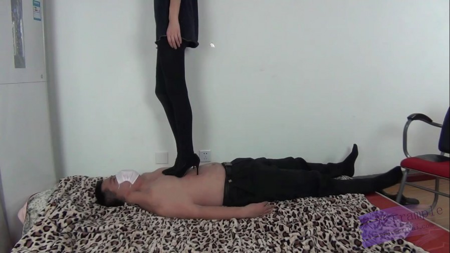 【网盘】被lulu踩踏，真材实料的全体重踩踏