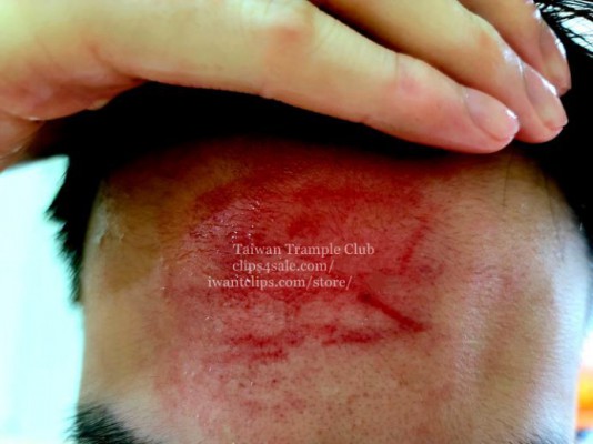 【网盘】双主严厉磕头训练-磕到头破血流沁姐双s脚踩磕头 YC-220511-2