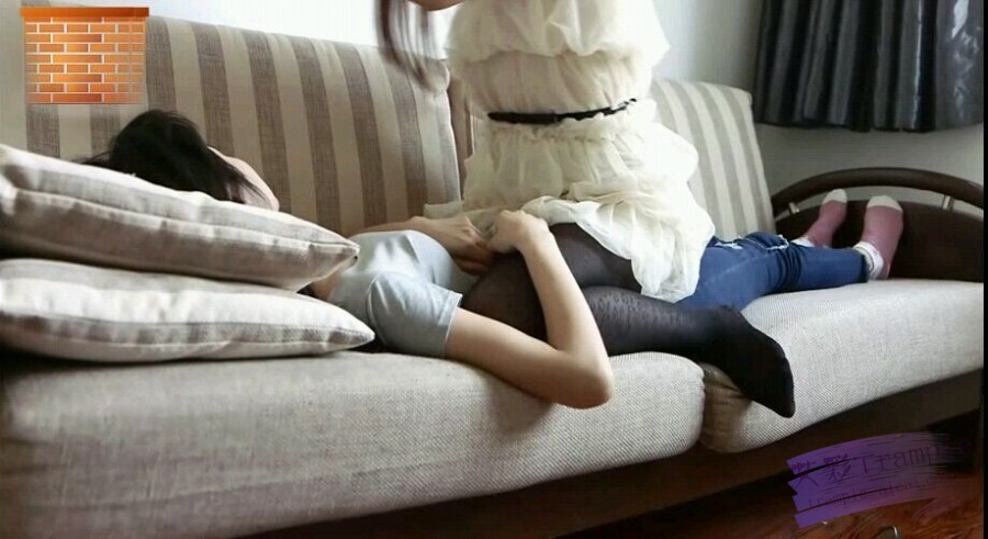 【网盘】超级性感清纯大美女踩踏骑坐小美女G-NV-182