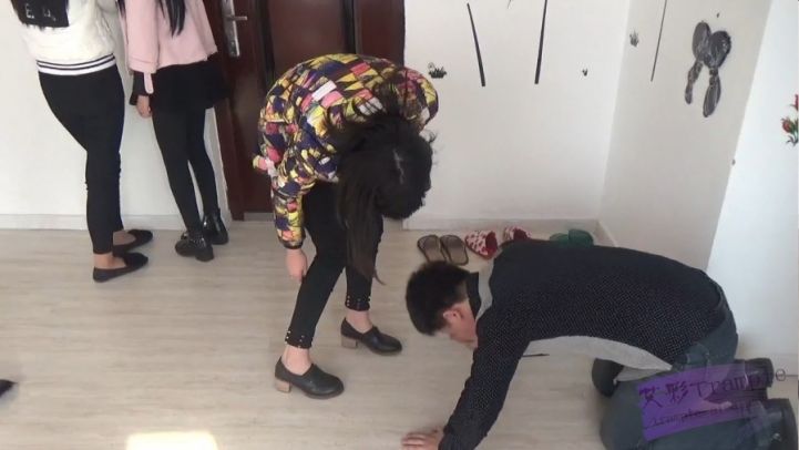 【网盘】多主踢打舔鞋精彩不断
