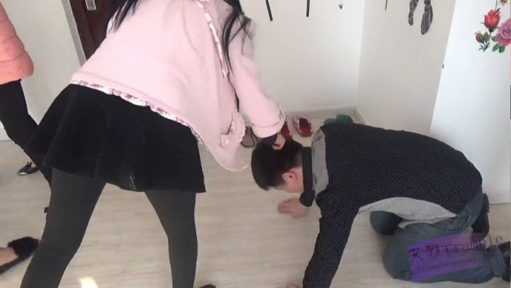 【网盘】多主踢打舔鞋精彩不断